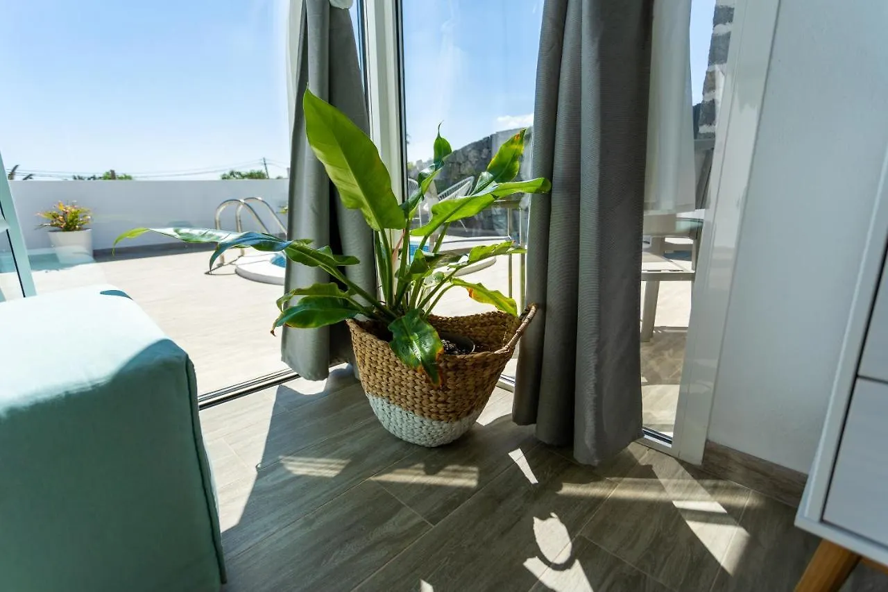 فندق مبيت وإفطار La Asomada  Suites Bene Lanzarote إسبانيا