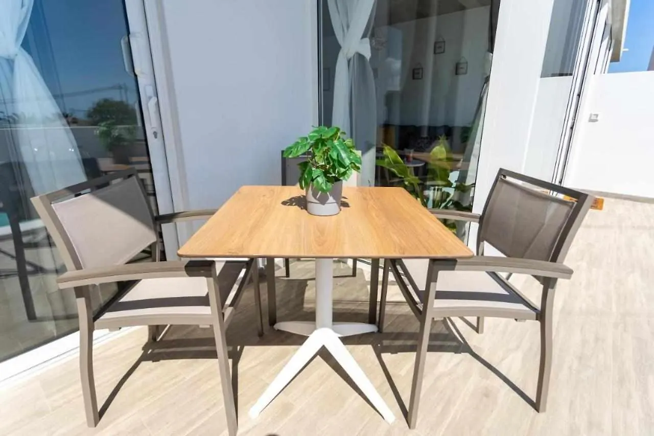 فندق مبيت وإفطار La Asomada  Suites Bene Lanzarote