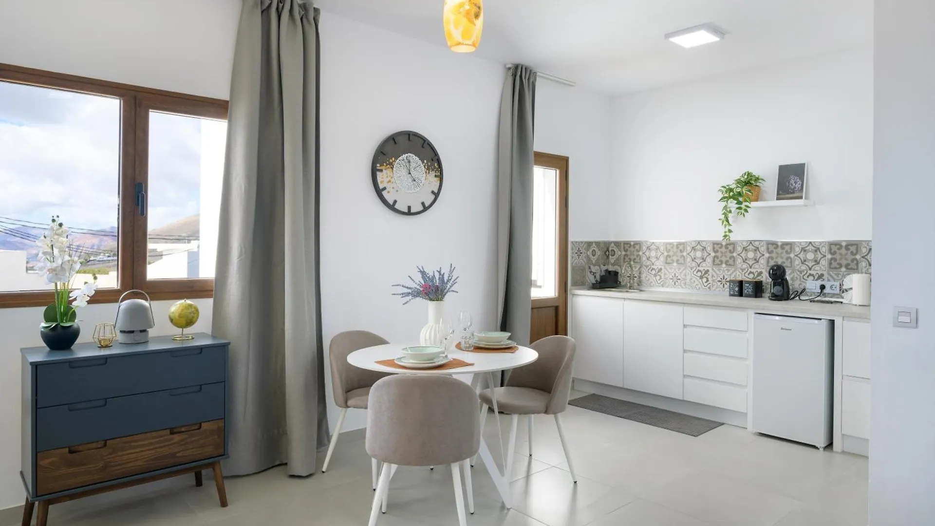 فندق مبيت وإفطار La Asomada  Suites Bene Lanzarote
